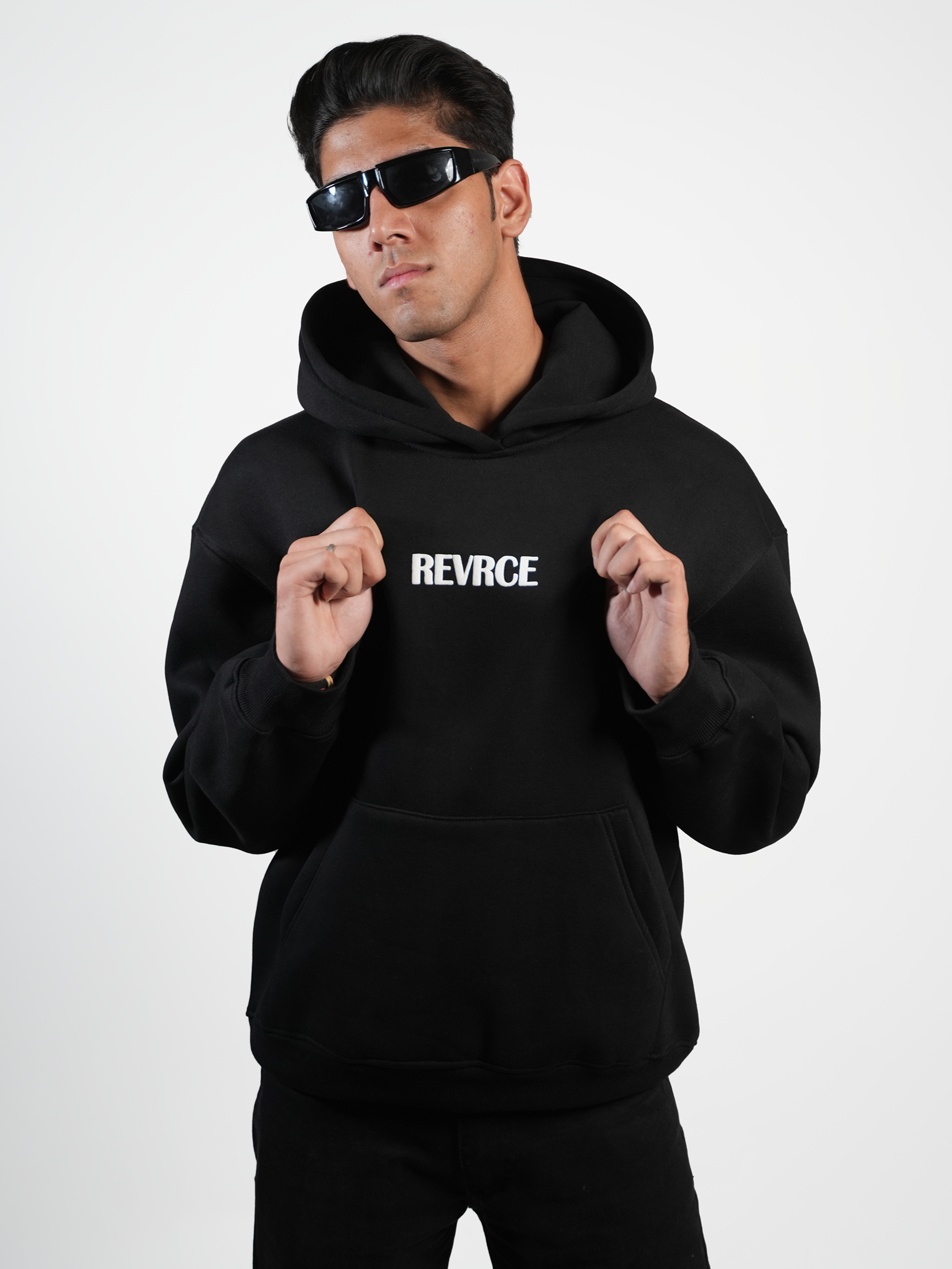 BLACK BASIC HOODIE - REVRCE