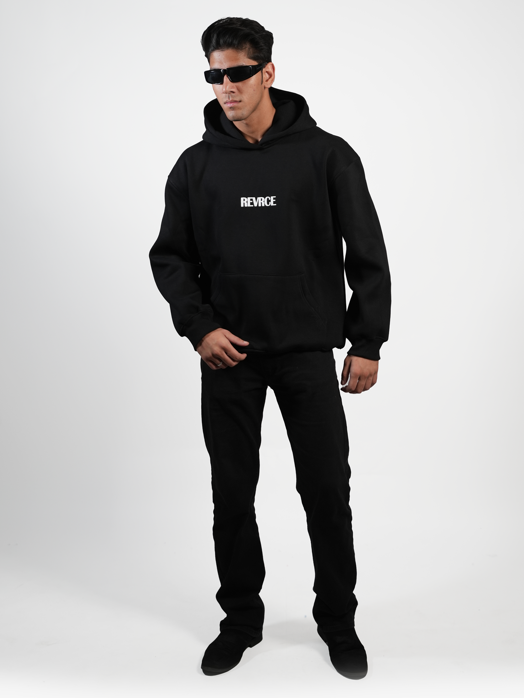 BLACK BASIC HOODIE - REVRCE