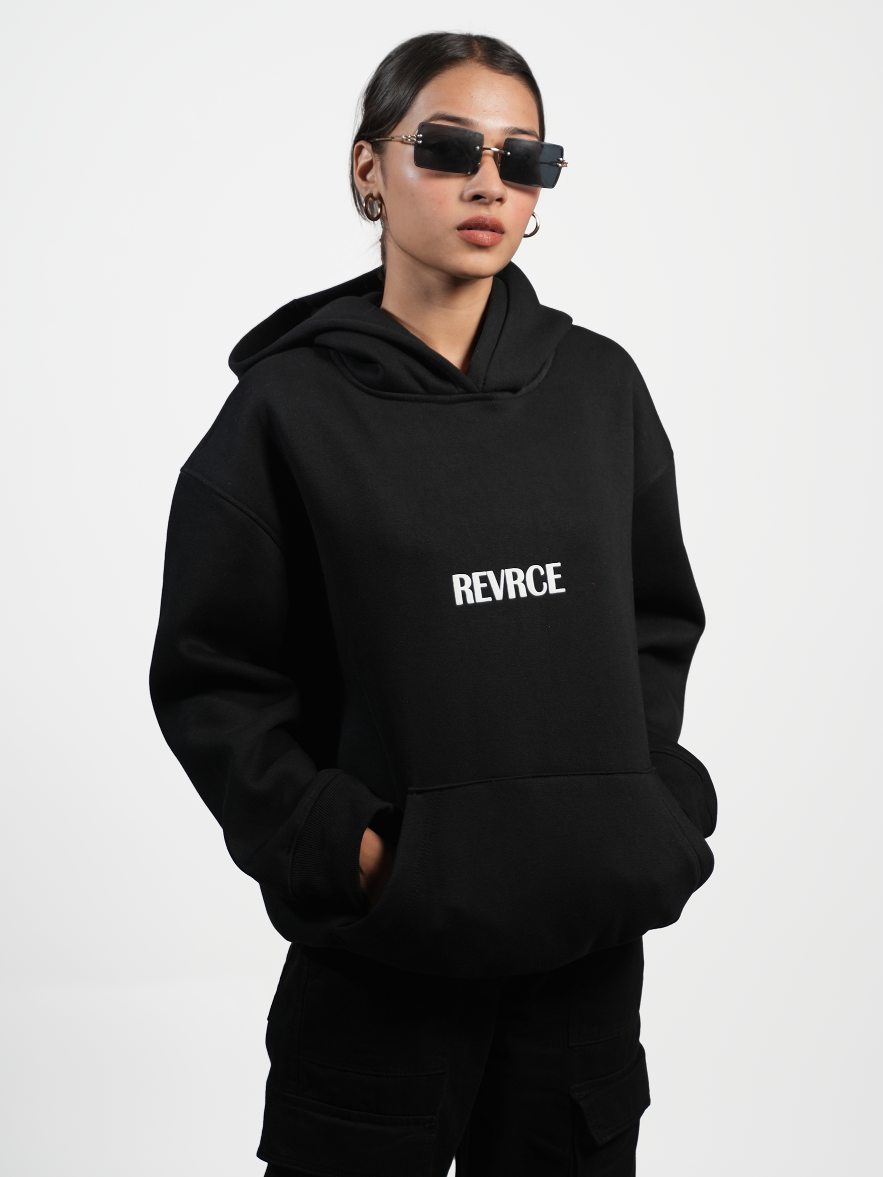 BLACK BASIC HOODIE - REVRCE