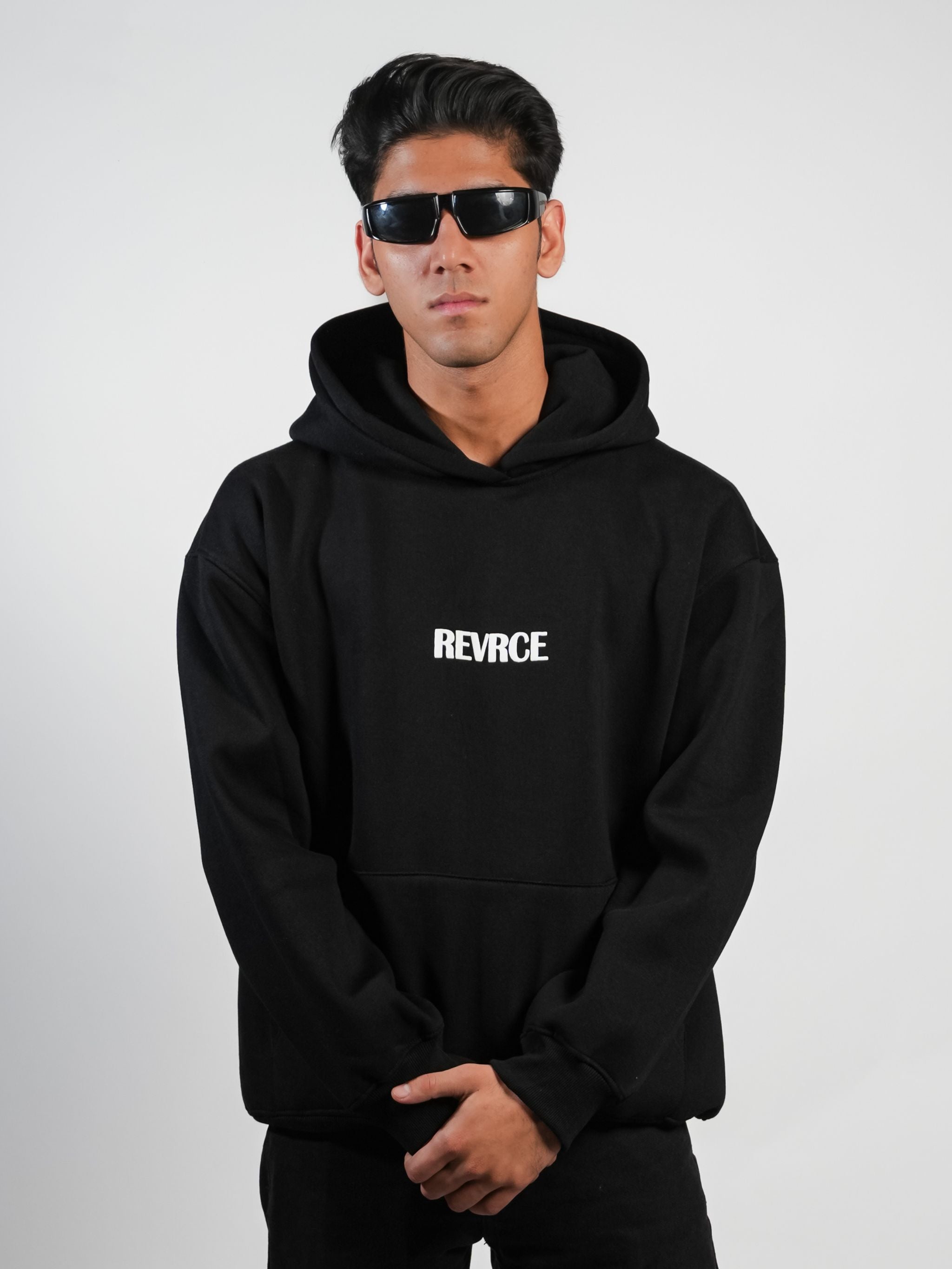 BLACK BASIC HOODIE - REVRCE